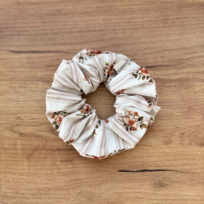 13cfa58c-d20b-4981-941a-276253d02915 Vintage brown Flowers - Image 1